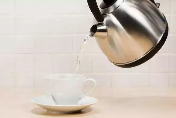 白開(kāi)水是凈水嗎？怎么選擇好的凈水機